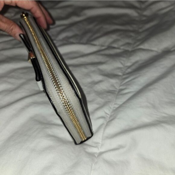 Kate Spade Ligth Gray And Silvet Wristlet - Picture 3 of 13